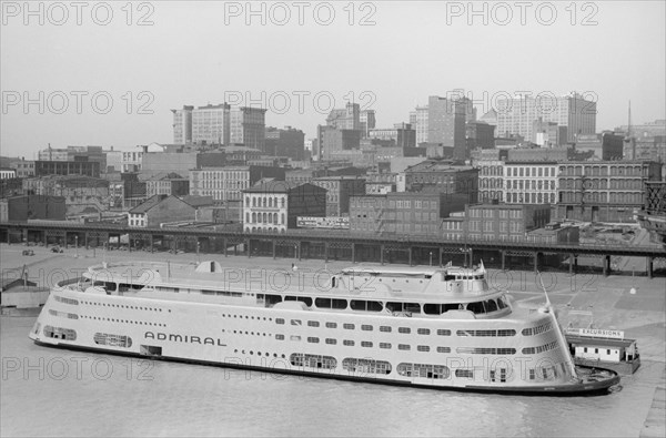 Modern Riverboat, Saint Louis, Missouri, USA, John Vachon for Office of War Information, May 1940