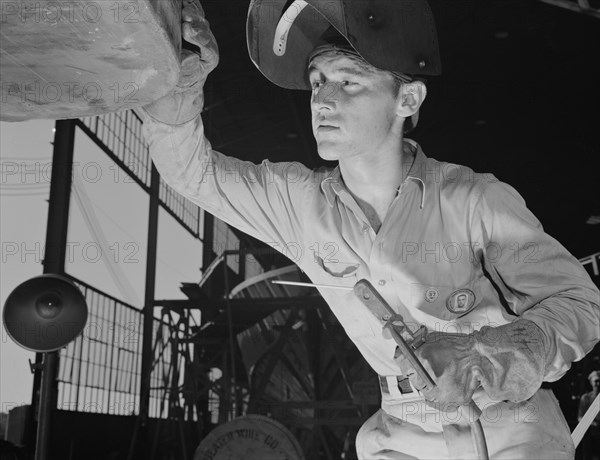 Electric Arc Welder, Navy Boatyard, Higgins Industries, New Orleans, Louisiana, USA, Howard R. Hollem for Office of War Information, July 1942