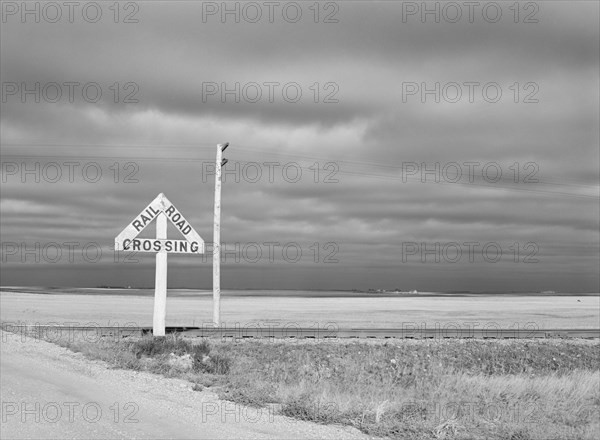 Railroad Crossing, McHale County, North Dakota, USA, John Vachon for Farm Security Administration, October 1940