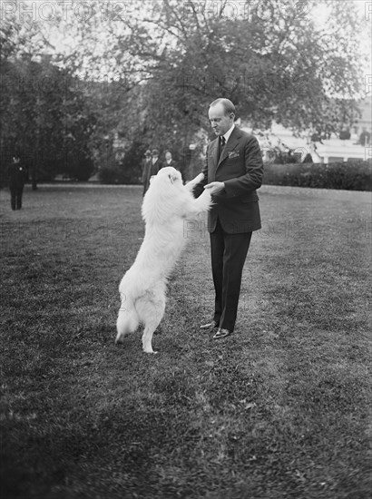 U.S. President Calvin Coolidge with his Dog, Rob Roy, White House, Washington DC, USA, National Photo Company, October 1924