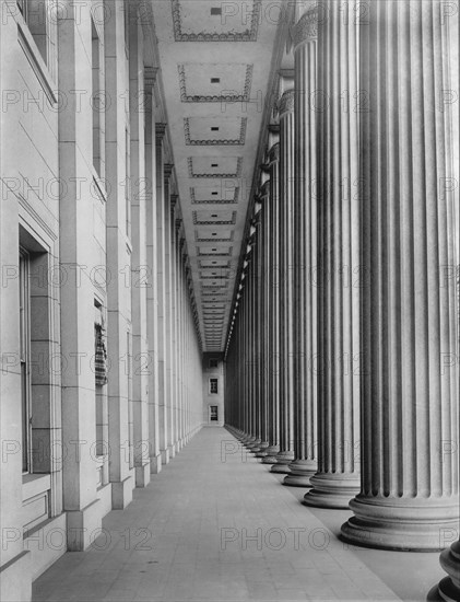 East Portico Colonnades, Treasury Building, Washington DC, USA, National Photo Company, 1914