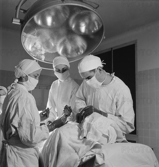 Surgeon Performing Emergency Tracheotomy, Fritz Henle for Office of War Information, November 1942