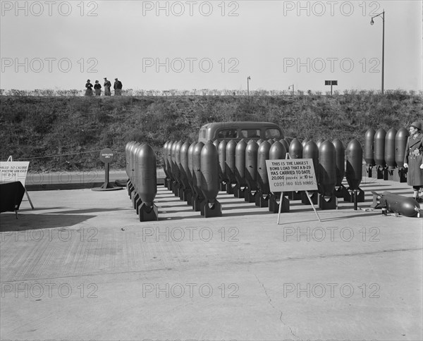 B-29 Super Fortress Bomb Load, Washington DC, USA, J. Sherrell Lakey for Office of War Information, November 1944