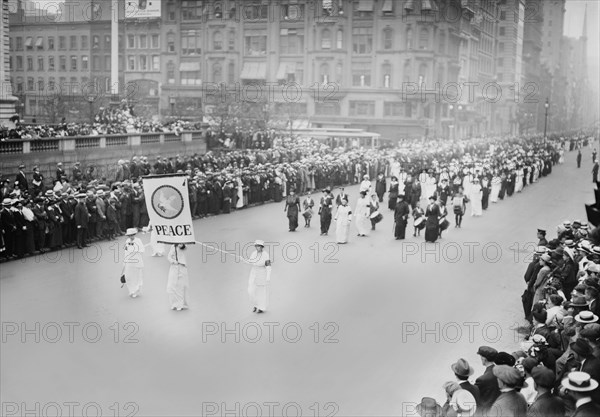 Women's Peace Parade shortly after Start of World War I, Fifth Avenue, New York City, New York, USA, Bain News Service, August 29, 1914