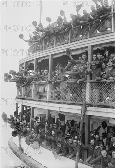 American Soldiers on Boat leaving Fort Slocum, David's Island, New Rochelle, New York, USA, Bain News Service, 1917
