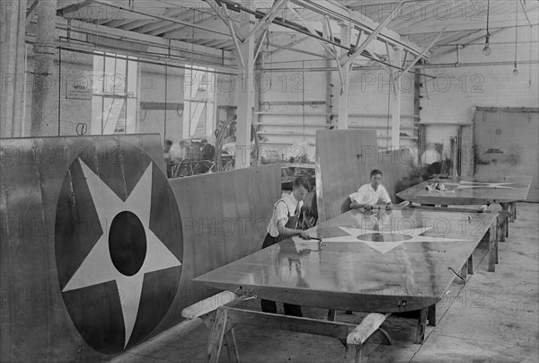 Workers Assembling Airplane Wings during World War I, Lowe, Willard & Fowler Engineering Company, College Point, Queens, New York, USA, Bain News Service, August 1917