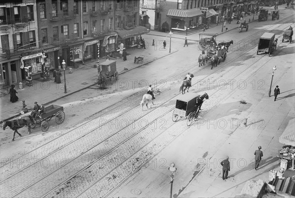 Horse-Drawn Carts, Eleventh Avenue at 28th Street, New York City, New York, USA, Bain News Service, circa 1900