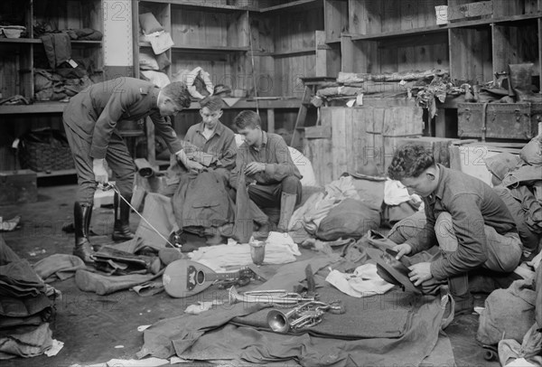 Workers Tracing Lost Property of Soldiers upon Return from Europe after World War I, New York City, New York, USA, Bain News Service, 1919