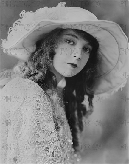 Actress Lillian Gish, Portrait, Bain News Service, 1921