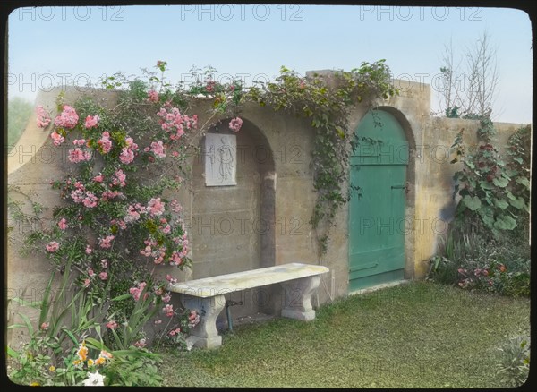 Bench inside Northeast Gate, Robert Carmer Hill house, "Grey Gardens", Lily Pond Lane, East Hampton, New York, USA, by Frances Benjamin Johnson, 1914