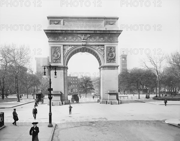 Washington Square and Arch, New York City, New York, USA, Detroit Publishing Company, 1905