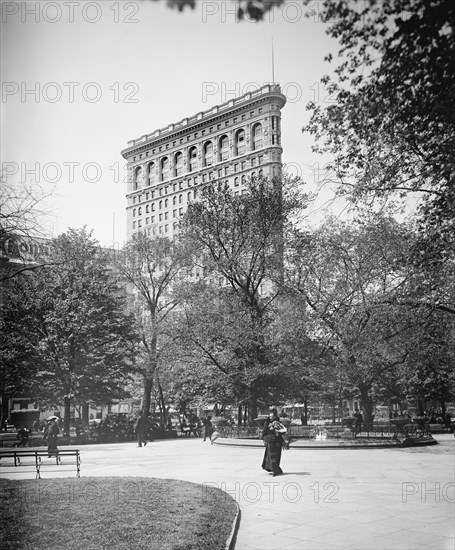 Madison Square Park with Flatiron Building in Background, New York City, New York, USA, Detroit Publishing Company, 1902