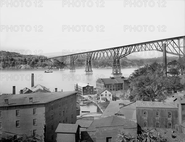 Village Buildings and High Bridge over Hudson River, Poughkeepsie to Highland, New York, USA, Detroit Publishing Company, 1900