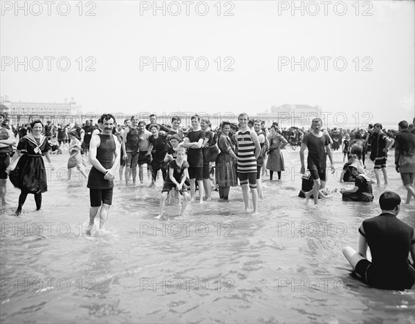 Beach Crowd, Atlantic City, New Jersey, USA, Detroit Publishing Company, 1900