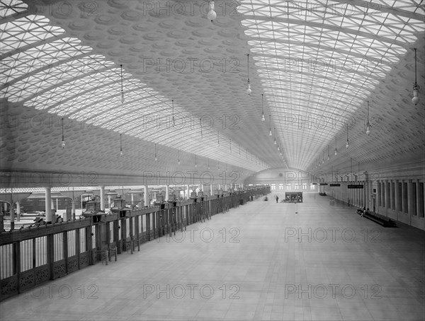 Train Concourse, Union Station, Washington DC, USA, Detroit Publishing Company, 1910