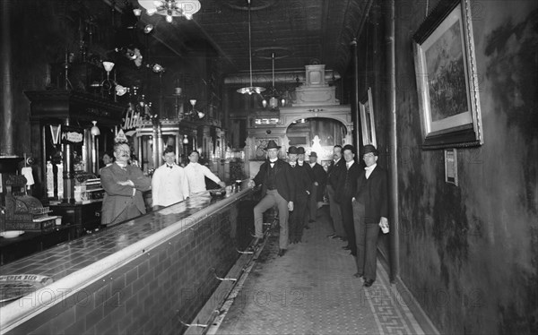 Group of Men in Bar, Dayton, Ohio, USA, Detroit Publishing Company, 1910