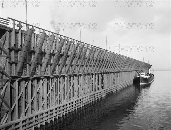 South Shore Ore Docks, Marquette, Michigan, USA, Detroit Publishing Company, 1910