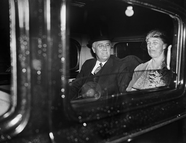 U.S. President Franklin Roosevelt and First Lady Eleanor Roosevelt, Portrait in Car after Easter Service, Washington DC, USA, Harris & Ewing, 1935