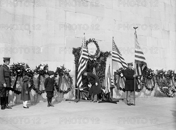 George Washington Birthday Ceremony, Washington Memorial, Washington DC, USA, Harris & Ewing, February 22, 1922