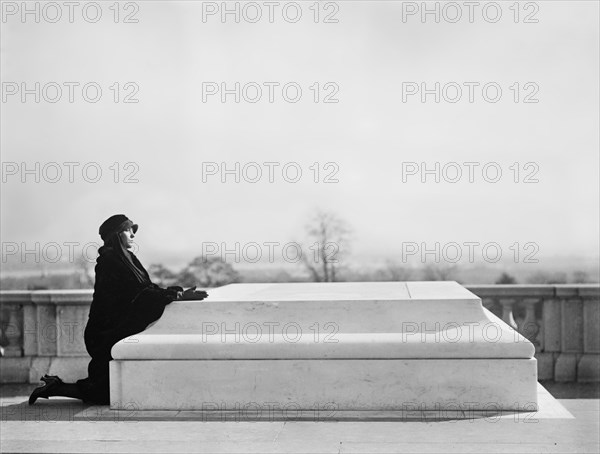 Woman Kneeling at Tomb of Unknown Soldier, Arlington National Cemetery, Arlington, Virginia, USA, Harris & Ewing, 1922