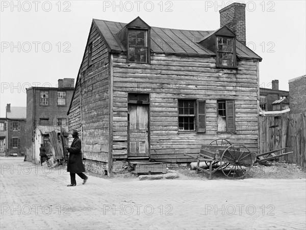 Wood Frame House, Washington DC, USA, Harris & Ewing, 1923