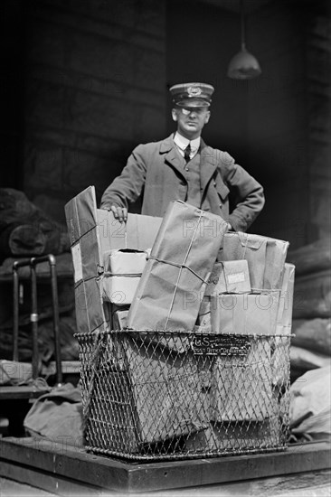 Postal Worker with Parcel Posts, Washington DC, USA, Harris & Ewing, 1914