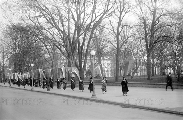 Suffragettes Picketing at White House, Washington DC, USA, Harris & Ewing, 1917