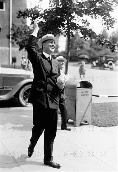 Franklin Roosevelt, Assistant Secretary of the Navy, Portrait Waving, Washington DC, USA, Harris & Ewing, 1915