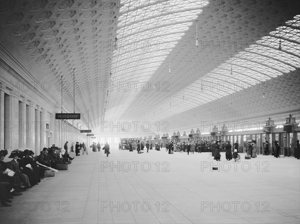 Train Concourse, Union Station, Washington DC, USA, Detroit Publishing Company, 1910