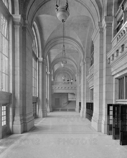 Madison Street Vestibule, Chicago and North Western Terminal, Chicago, Illinois, USA, Detroit Publishing Company, 1912