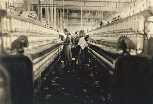 Spinners and Doffers, Newberry, South Carolina, USA, Lewis Hine for National Child Labor Committee, December 1908