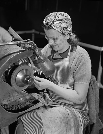 Female Worker Polishing Screws for Valve Rocker Arms of Airplane Engines on Gardner Machine at Manufacturing Plant, Pratt & Whitney, East Hartford, Connecticut, USA, Andreas Feininger for Office of War Information, June 1942
