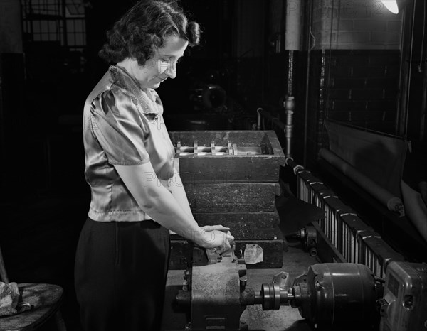 Rita Allen Sanding V-blocks to Remove Marks made by Milling Machines. This Razor Factory Converted many of its Machines to the Production of Tool Posts, which were Essential to War Production, Boston, Massachusetts, USA, Howard R. Hollem for Office of War Information, February 1942