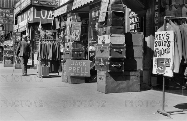 Pawnshops and Secondhand Stores, Gateway District, Minneapolis, Minnesota, USA, John Vachon for Farm Security Administration, September 1939