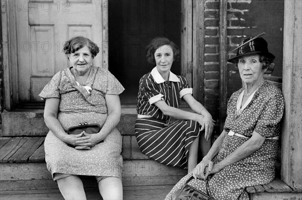 Ladies who Live in Rooming House, St. Paul, Minnesota, USA, John Vachon for Farm Security Administration, September 1939