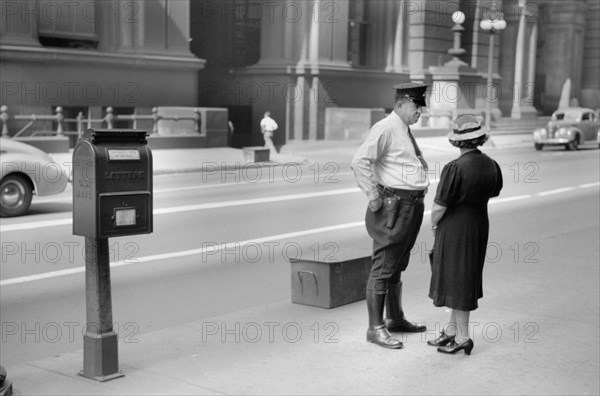 Woman Talking to Policeman, Chicago, Illinois, USA, John Vachon for Farm Security Administration July 1940