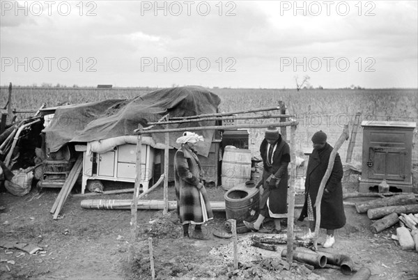 Evicted Sharecroppers Along Highway 60, New Madrid County, Missouri, USA, Arthur Rothstein for Farm Security Administration, January 1939