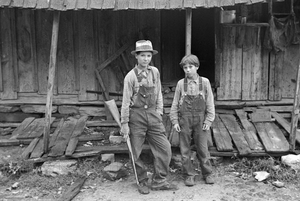 Children of Sam Nichols, Tenant Farmer, Arkansas, USA, Ben Shahn for U.S. Resettlement Administration, October 1935