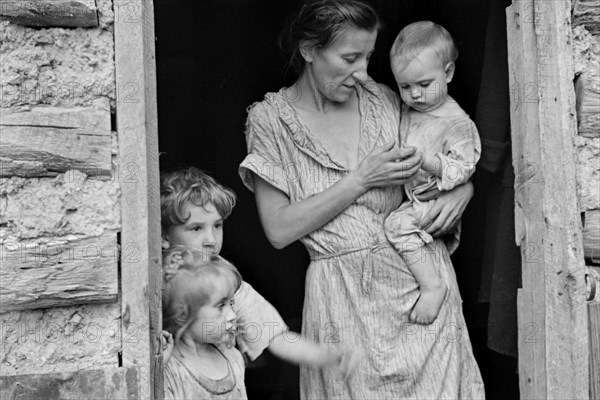 Wife and Children of Sharecropper, Arkansas, USA, Ben Shahn for U.S. Resettlement Administration, October 1935