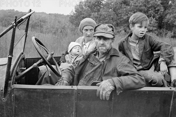 Destitute Family, Ozark Mountains, Arkansas, USA, Ben Shahn for U.S. Resettlement Administration, October 1935