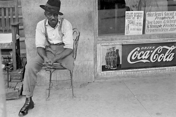 Man with Amputated Leg at Shoe Shine Stand, Natchez, Mississippi, USA, Ben Shahn for U.S. Resettlement Administration, October 1935