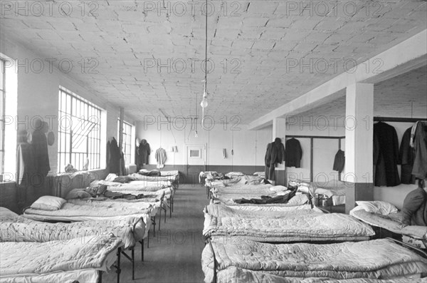 Dormitory, General View, Homeless Men's Bureau, Sioux City, Iowa, USA, Russell Lee, U.S. Resettlement Administration, December 1936