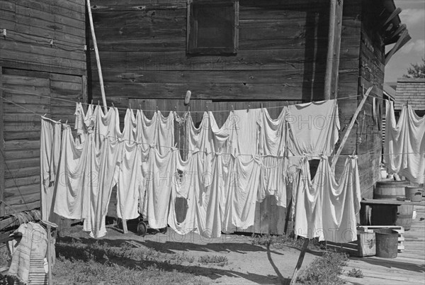 Clothesline, Winton, Minnesota, USA, Russell Lee, U.S. Resettlement Administration, August 1937