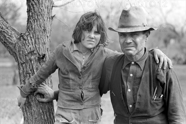 Migrant Farmer and Daughter, near Harlingen, Texas, USA, Russell Lee, Farm Security Administration, February 1939