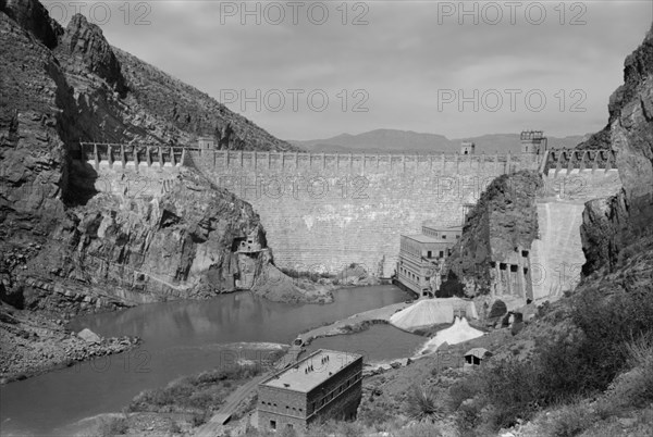 Roosevelt Dam, Roosevelt, Arizona, USA, Russell Lee, Farm Security Administration, May 1940