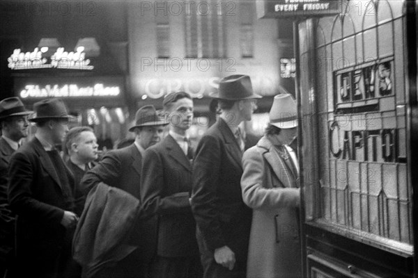 People Waiting in Line for Tickets, Loew's Capital Motion Picture, Theatre, Washington DC, USA, David Myers, Farm Security Administration, 1939