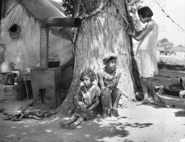 Motherless Migrant Children, California, USA, Dorothea Lange, Farm Security Administration, June 1935