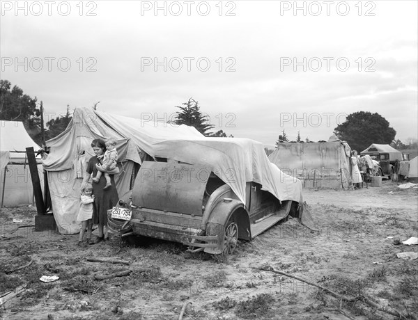 Migrant Families Looking for Work in Pea Fields, California, USA, Dorothea Lange, Farm Security Administration, March 1936