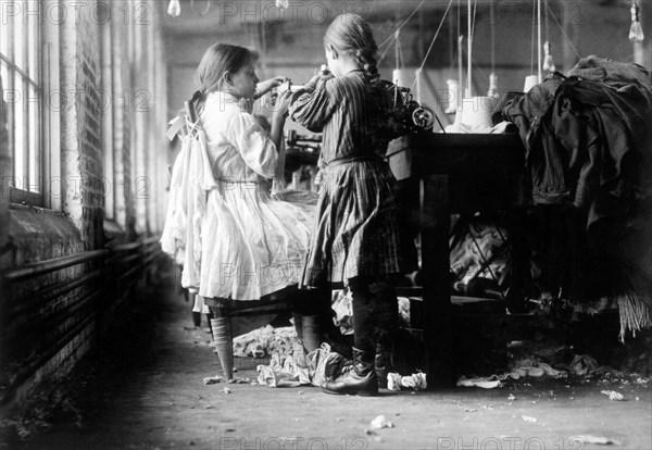 Two Young Girls Working in Mill, Loudon, Tennessee, USA, circa 1910