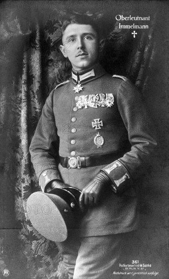 Oberleutnant Max Immelmann, German Air Ace Who Dropped the First Bombs & Propaganda Leaflets on Paris, France, September 1914